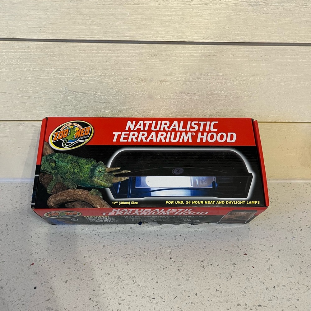 Naturalistic terrarium light